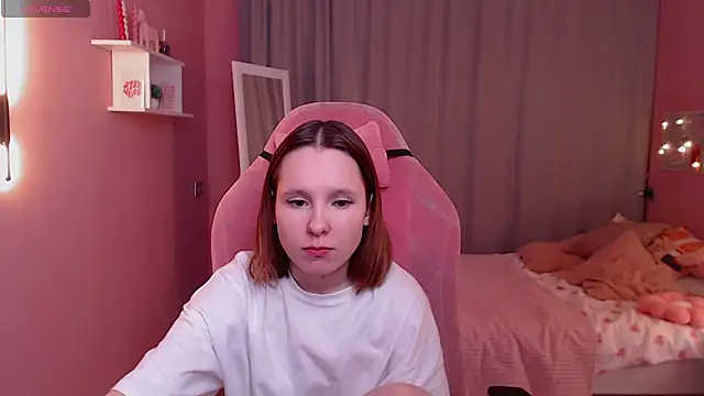 Snapshot of Haya_Harareet chatting on 01-11-26, 01:12 Haya Harareet online show from 01-11-26, 01:12