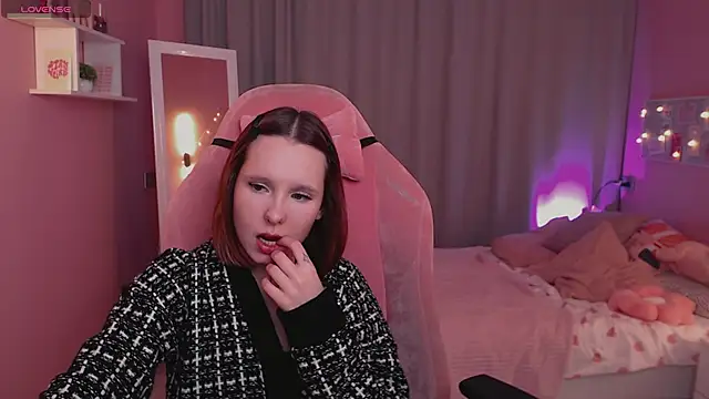 Snapshot of Haya_Harareet chatting on 01-10-26, 01:12 Haya Harareet online show from 01-10-26, 01:12