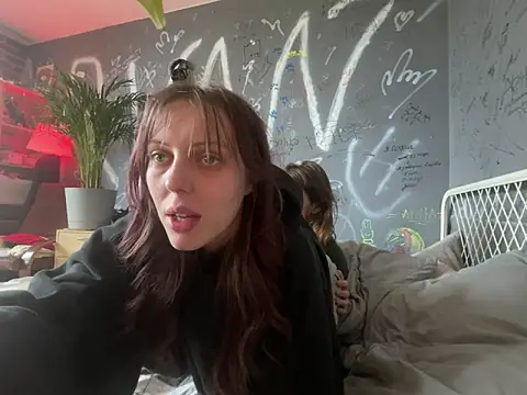 EmmaLyrica online show from 04-14-26, 01:16