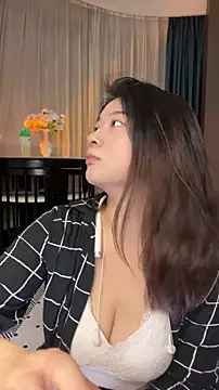 Snapshot of mo-mo-69 chatting on 05-15-26, 01:20 mo-mo-69 online show from 05-15-26, 01:20