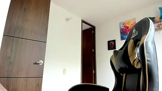 Snapshot of sexcolombia20 chatting on 03-19-26, 04:40 sexcolombia20 online show from 03-19-26, 04:40