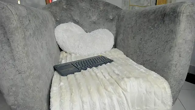 ElaRabbit online show from 07-21-26, 07:59