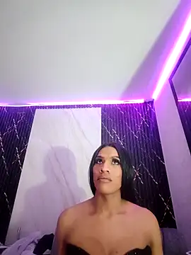 Isis Hot   online show from 03-02-26, 07:59