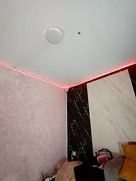 Isis Hot   online show from 02-22-26, 12:13