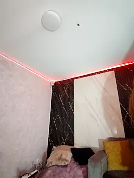 Isis Hot   online show from 02-21-26, 11:23