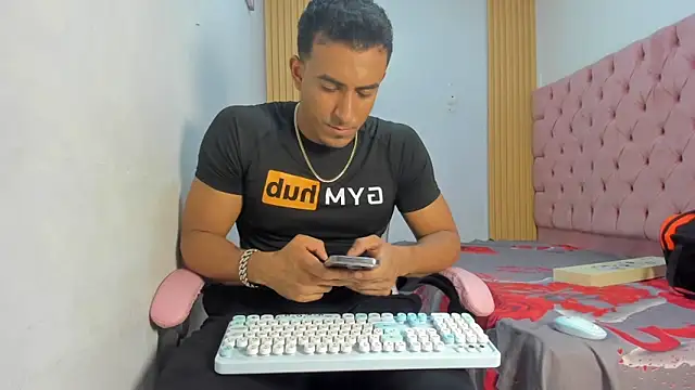 axelsavage042 online show from 01-12-26, 07:42