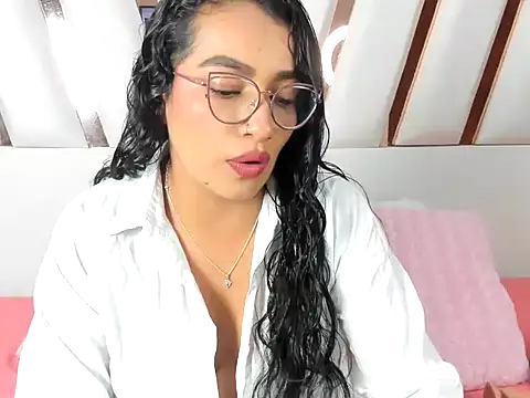 MiaKleinX online show from 05-15-26, 11:47