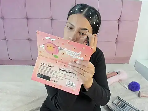 Snapshot of MiaKleinX chatting on 02-13-26, 10:32 MiaKleinX online show from 02-13-26, 10:32