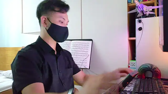 Snapshot of OnlyHand9x chatting on 06-25-26, 05:05 OnlyHand9x online show from 06-25-26, 05:05