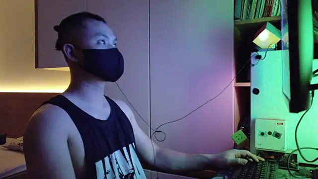 OnlyHand9x online show from 04-19-26, 03:46