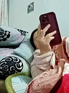 Faded pink online show from 01-14-26, 12:53