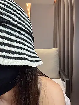 ZJbaby online show from 06-14-26, 02:07