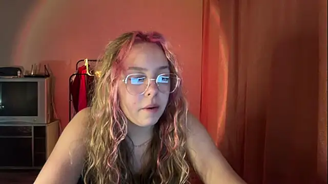 Snapshot of ZoraDearmon chatting on 02-10-26, 09:14 ZoraDearmon online show from 02-10-26, 09:14