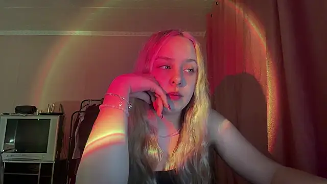 Snapshot of ZoraDearmon chatting on 01-17-26, 09:40 ZoraDearmon online show from 01-17-26, 09:40