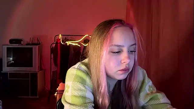 Snapshot of ZoraDearmon chatting on 02-13-26, 09:26 ZoraDearmon online show from 02-13-26, 09:26