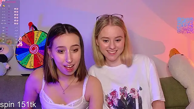 Snapshot of Mimipaws chatting on 02-18-26, 07:43 Mimipaws online show from 02-18-26, 07:43