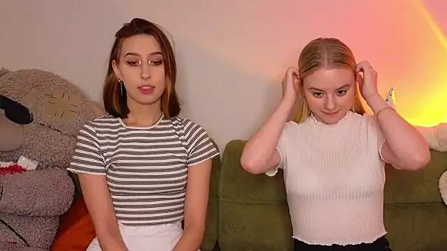 Snapshot of Mimipaws chatting on 01-16-26, 08:02 Mimipaws online show from 01-16-26, 08:02