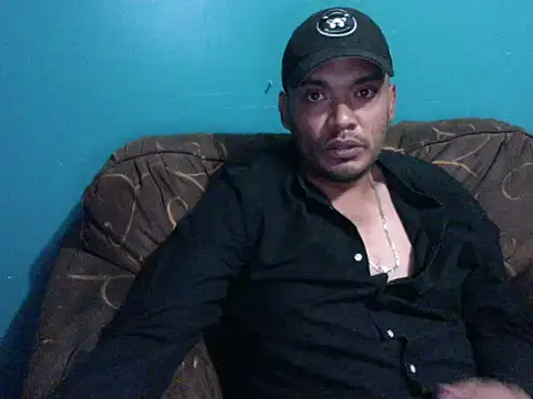 Snapshot of latinomoreno95 chatting on 02-26-26, 01:05 latinomoreno95 online show from 02-26-26, 01:05