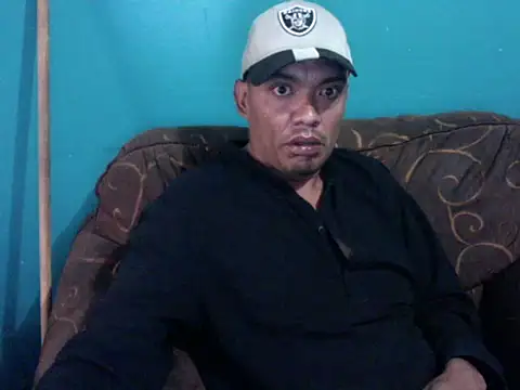 Snapshot of latinomoreno95 chatting on 06-06-26, 06:35 latinomoreno95 online show from 06-06-26, 06:35