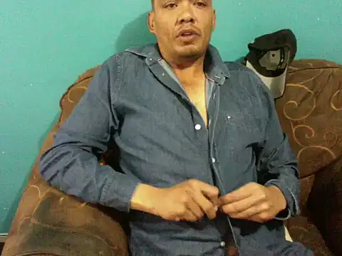 Snapshot of latinomoreno95 chatting on 02-06-26, 05:20 latinomoreno95 online show from 02-06-26, 05:20