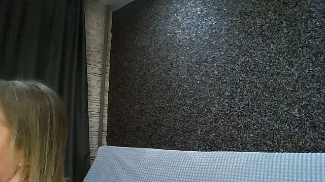 Snapshot of Amanda_Luxe chatting on 01-06-26, 03:10 Amanda Luxe online show from 01-06-26, 03:10