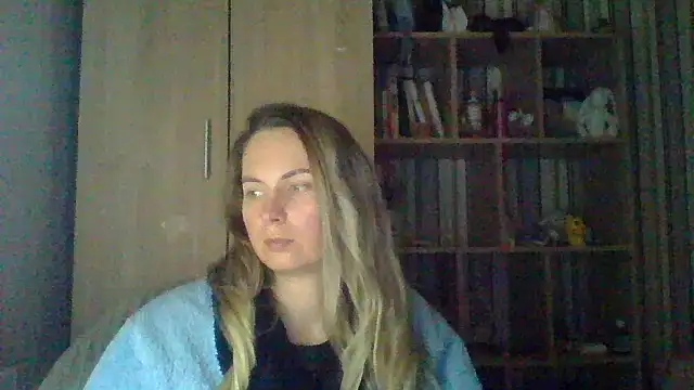 Snapshot of VikiLove765 chatting on 02-10-26, 04:28 VikiLove765 online show from 02-10-26, 04:28