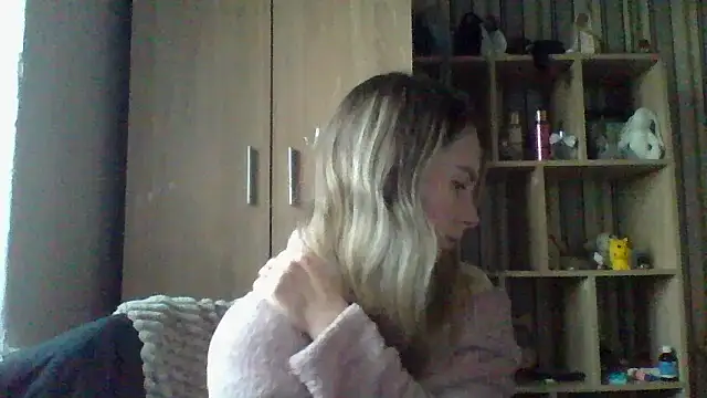 Snapshot of VikiLove765 chatting on 02-14-26, 02:28 VikiLove765 online show from 02-14-26, 02:28