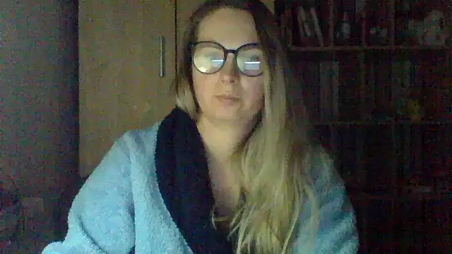 Snapshot of VikiLove765 chatting on 02-10-26, 04:22 VikiLove765 online show from 02-10-26, 04:22