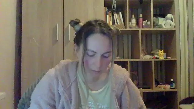 Snapshot of VikiLove765 chatting on 02-28-26, 06:18 VikiLove765 online show from 02-28-26, 06:18