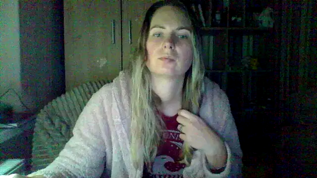 Snapshot of VikiLove765 chatting on 02-15-26, 08:52 VikiLove765 online show from 02-15-26, 08:52