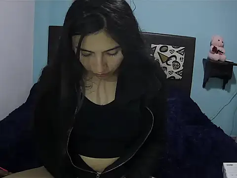 Snapshot of Emily_Gree chatting on 05-13-26, 01:12 Emily Gree online show from 05-13-26, 01:12