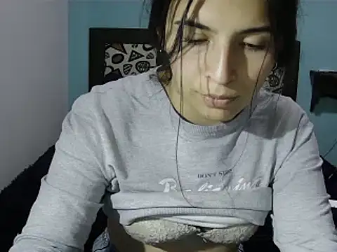 Snapshot of Emily_Gree chatting on 05-16-26, 02:10 Emily Gree online show from 05-16-26, 02:10