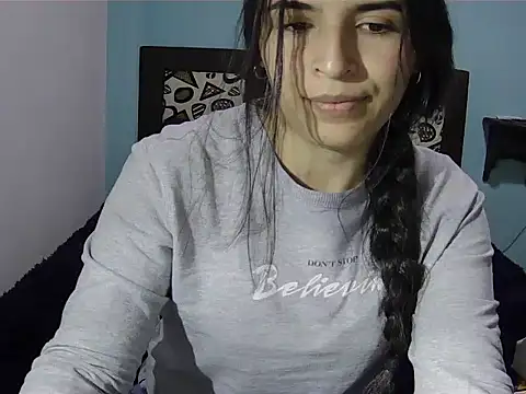 Snapshot of Emily_Gree chatting on 05-16-26, 01:26 Emily Gree online show from 05-16-26, 01:26