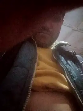 Snapshot of Yassine_1985 chatting on 01-11-26, 01:23 Yassine 1985 online show from 01-11-26, 01:23