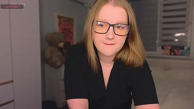 Snapshot of Ol1via chatting on 01-18-26, 12:14 Ol1via online show from 01-18-26, 12:14