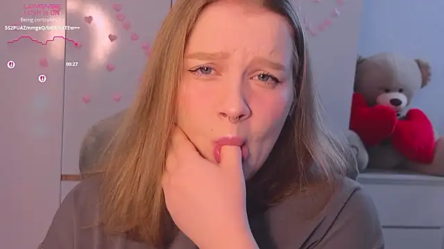 Snapshot of Ol1via chatting on 02-16-26, 01:37 Ol1via online show from 02-16-26, 01:37