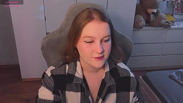 Snapshot of Ol1via chatting on 02-07-26, 01:24 Ol1via online show from 02-07-26, 01:24