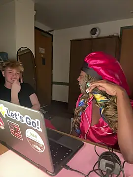 CookiesNcreaming online show from 03-25-26, 02:33