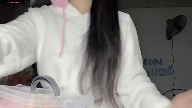 Snapshot of Tieu-May chatting on 07-19-26, 10:17 Tieu-May online show from 07-19-26, 10:17