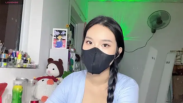 Snapshot of Tieu-May chatting on 04-23-26, 08:43 Tieu-May online show from 04-23-26, 08:43