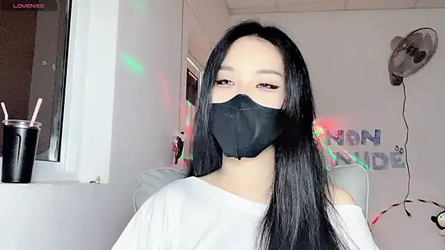 Snapshot of Tieu-May chatting on 07-27-26, 06:42 Tieu-May online show from 07-27-26, 06:42