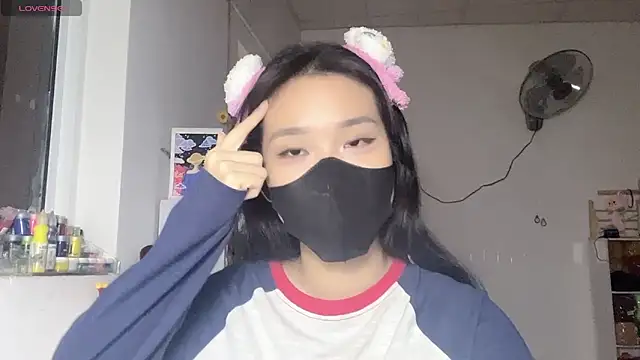 Tieu-May online show from 04-18-26, 08:27