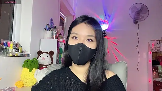 Snapshot of Tieu-May chatting on 05-10-26, 12:03 Tieu-May online show from 05-10-26, 12:03