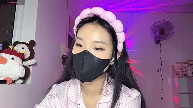 Snapshot of Tieu-May chatting on 05-12-26, 09:10 Tieu-May online show from 05-12-26, 09:10
