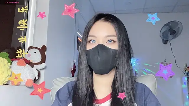 Snapshot of Tieu-May chatting on 06-10-26, 09:43 Tieu-May online show from 06-10-26, 09:43
