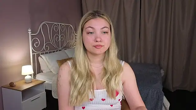 Snapshot of Angel__Grace chatting on 05-18-26, 12:11 Angel Grace online show from 05-18-26, 12:11