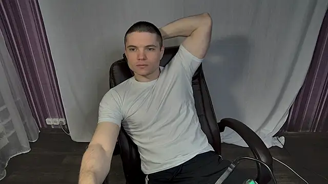 Snapshot of LoveMike1 chatting on 04-14-26, 04:56 LoveMike1 online show from 04-14-26, 04:56