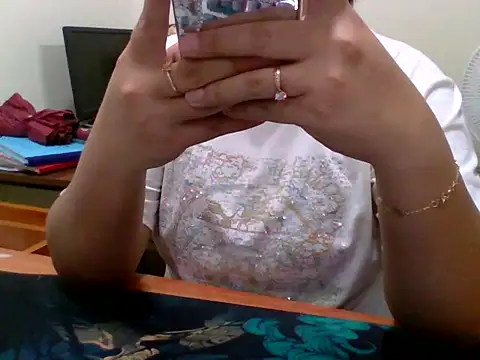Snapshot of Sarah_no_land chatting on 05-06-26, 09:13 Sarah no land online show from 05-06-26, 09:13