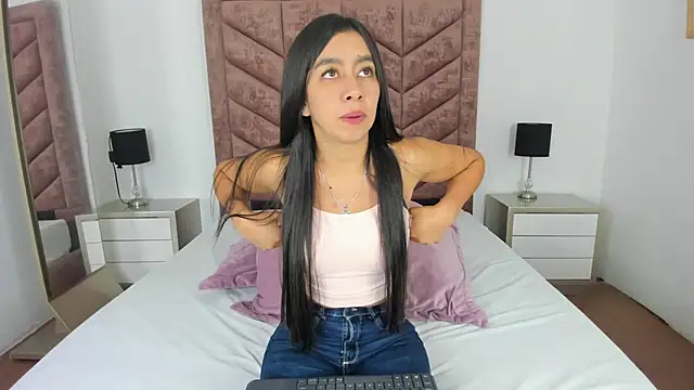 Snapshot of Zara_Cardona chatting on 01-12-26, 12:01 Zara Cardona online show from 01-12-26, 12:01