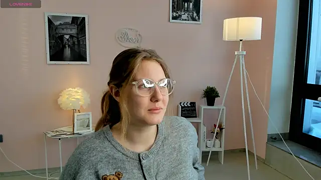 Snapshot of MaragretHathway chatting on 01-11-26, 06:31 MaragretHathway online show from 01-11-26, 06:31